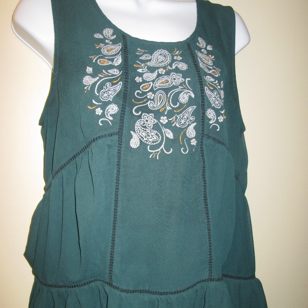 KNOX ROSE SMALL FOREST GREEN TOP WITH EMBROIDERY